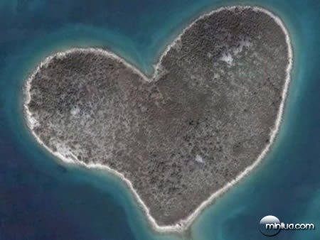 a96849_a522_14-heart-shaped-island